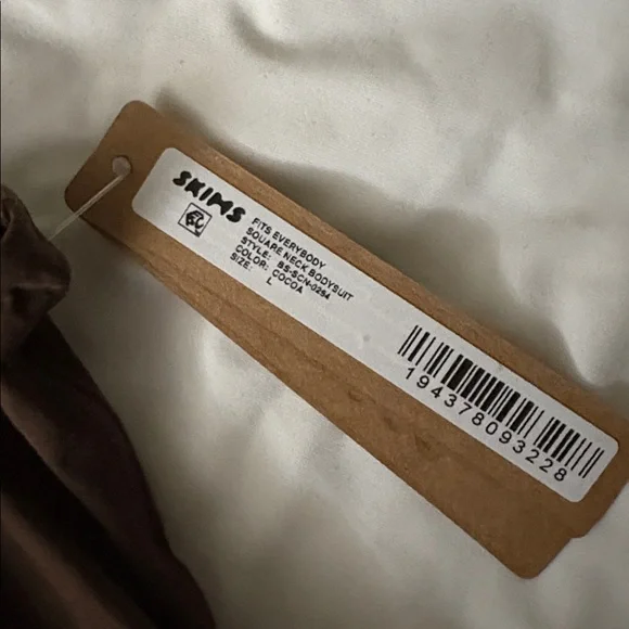 SKIMS fits everybody square neck bodysuit - Picture 2 of 5